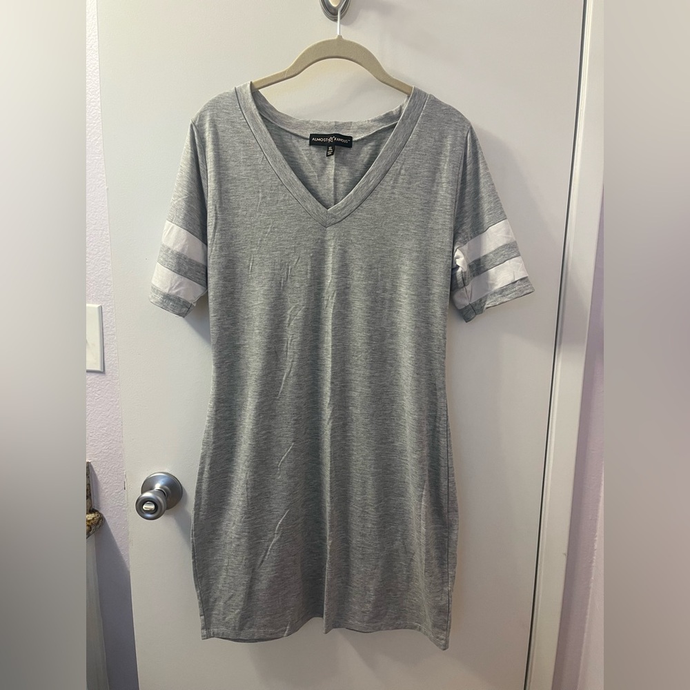 Almost Famous Heather Gray V-Neck Dress Size XL/Juniors Like New